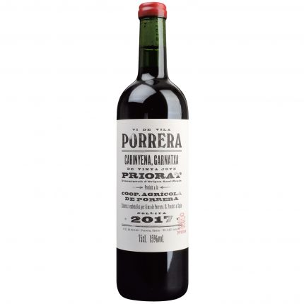 Der 2017 Vi de Vila de Porrera Priorat vereint die Kraft alter Cariñena-Stöcke mit der Eleganz der Garnacha. Intensive Frucht, Gewürze & mineralische Spannung.