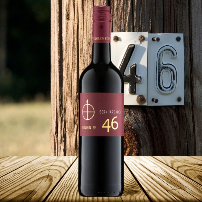 Feinfruchtiger Rotwein aus der Pfalz mit Aromen von Amarenakirschen, Heidelbeeren und Gewürzen. 2022 Rotwein Cuvée 46 von Bernhard Koch. Jetzt entdecken!