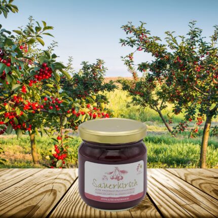 Der hausgemachte Sauerkirsch-Fruchtaufstrich vom Alten Winzerhof: Mit 75 % Fruchtanteil, hergestellt aus frischen Kirschen. Perfekt zum Frühstück!