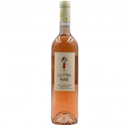 Der 2022 La P'tite Annie Rosé bezaubert mit Aromen von Erdbeeren und Himbeeren. Leicht, frisch und perfekt für warme Sommertage oder als Aperitif.