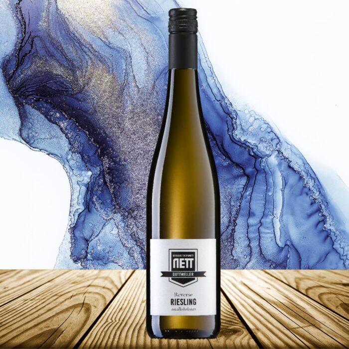 Der Riesling Reverse entalkoholisiert von Bergdolt-Reif & Nett: Frisch, mineralisch und lebendig mit Apfel- und Limettennoten. Jetzt bestellen!