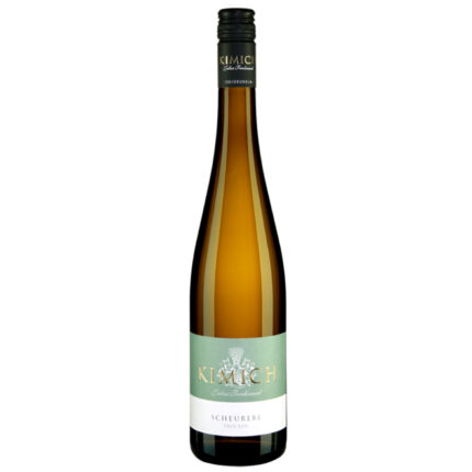 Entdecke die 2022 Scheurebe vom Weingut Kimich. Ein aromatischer Weißwein mit Aromen von Mango und schwarzer Johannisbeere. Frisch und spritzig.