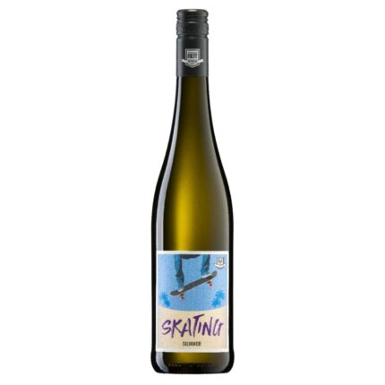 Entdecke den 2022 Skating Silvaner: Kraftvoller Duft nach gelben Früchten und Mirabellen, würzig und frisch. Perfekt zu Spargel und Fisch.