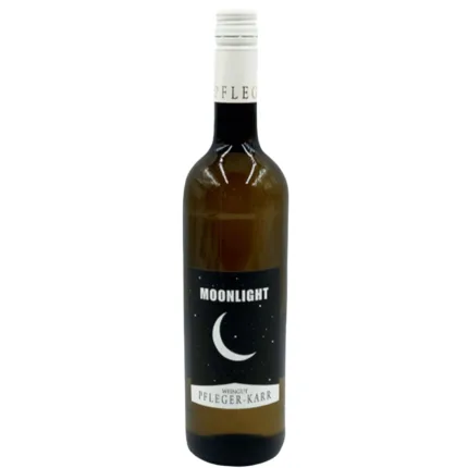 Entdecke den 2021 Moonlight Grauburgunder Spätlese lieblich vom Weingut Pfleger-Karr – eine von Hand verlesene Spätlese, geerntet bei zartem Mondschein. Erlebe vielschichtige Aromen, eine filigrane Honignote und ein perfektes Zusammenspiel von Süße und Säure. Ideal zur scharfen asiatischen Küche, zum Dessert oder einfach zum Genießen.
