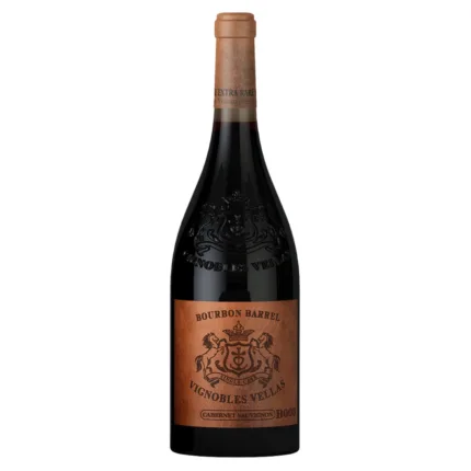 Entdecke den Bourbon Barrel Cabernet Sauvignon trocken von Vignobles Vellas. Ein intensives Erlebnis mit Aromen von reifen roten Früchten, wilden Brombeeren, Gewürzen, Vanille und Karamell, perfekt gereift in Bourbon-Fässern.