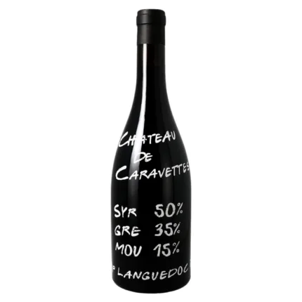 Entdecke den 2022 Syrah Grenache Mourvedre Rouge trocken von Chateau de Caravettes. Ein kraftvoller Rotwein mit Aromen von roten und schwarzen Früchten, Vanille und Gewürzen. Perfekt zu gegrilltem Fleisch, Paprika und Käse. Jetzt online kaufen und genießen!Entdecke den 2022 Syrah Grenache Mourvedre Rouge trocken von Chateau de Caravettes. Ein kraftvoller Rotwein mit Aromen von roten und schwarzen Früchten, Vanille und Gewürzen. Perfekt zu gegrilltem Fleisch, Paprika und Käse. Jetzt online kaufen und genießen!