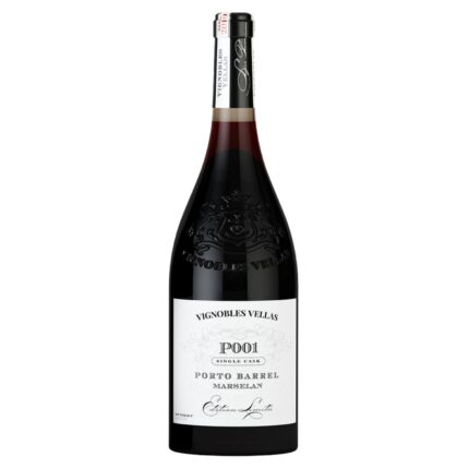 Erlebe den Porto Barrel Marselan P001 von Vignobles Vellas – ein Rotwein mit Noten von Brombeere und Kakao, perfekt zu Fleisch und Wildgerichten.