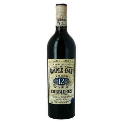 12 Monate Barrique-Reifung: Der Simple Oak 12 überzeugt mit Aromen von schwarzen Früchten, Röstnoten und Vanille. Perfekt zu Wild, Rindfleisch und gereiftem Käse.