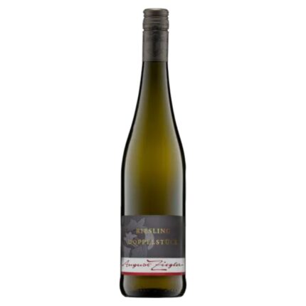 Würzige Aromen von Zedernholz und Tabak, exotische Fruchtnoten und rassige Säure – entdecke den 2023 Riesling Doppelstück Spätlese trocken von August Ziegler.