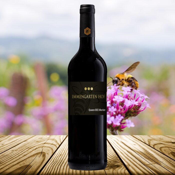 Flasche 2018 QueenBEE Merlot vom Immengarten Hof