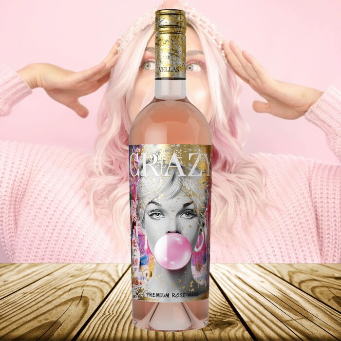 Flasche Crazy Grenache-Syrah Roséwein 2024 von Vignobles Vellas mit Pop-Art-Etikett in Rosétönen