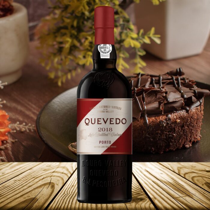 Flasche LBV Port 2018 von Quevedo mit dunkler Schokolade Soufle