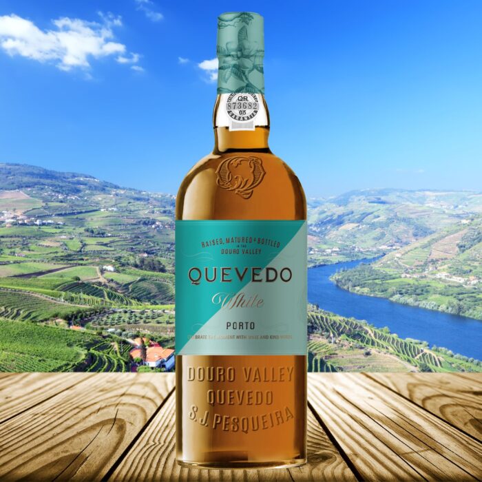 Flasche White Port von Quevedo vor Duoro Tal