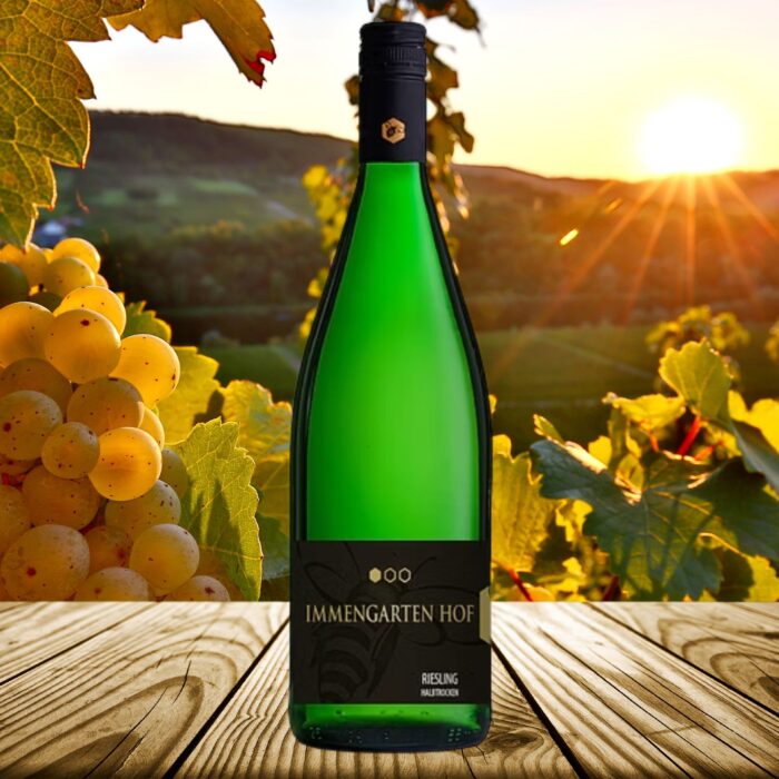 Riesling halbtrocken 1 Liter Flasche | Immengarten Hof – Bild 2